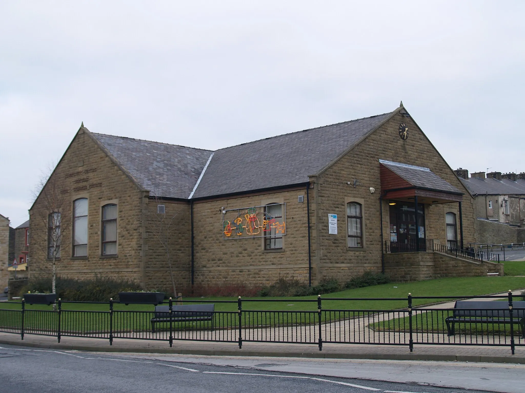 Photo showing: United Reformed Church Colne Road Brierfield