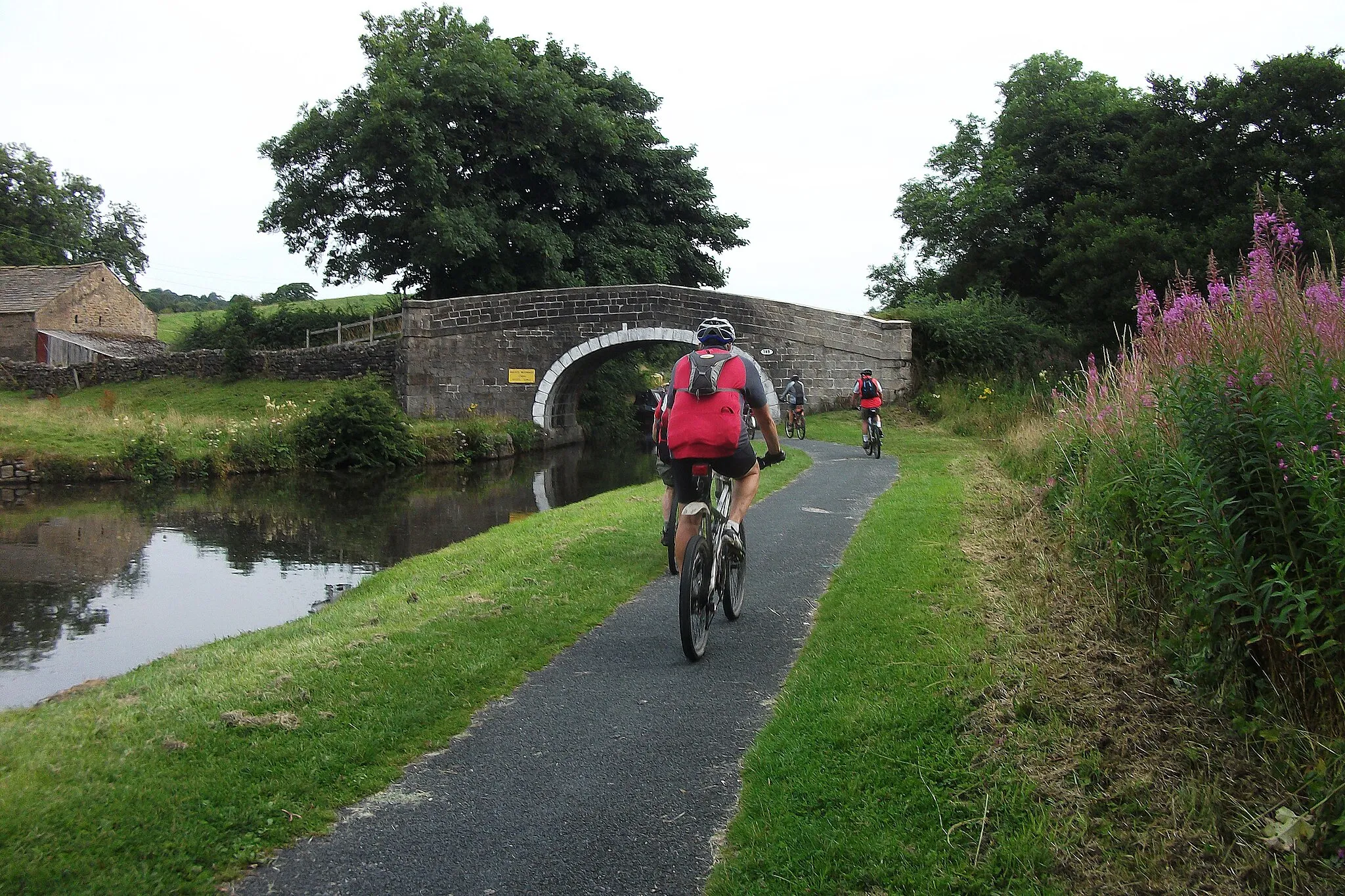 Photo showing: Approaching Wanless Bridge