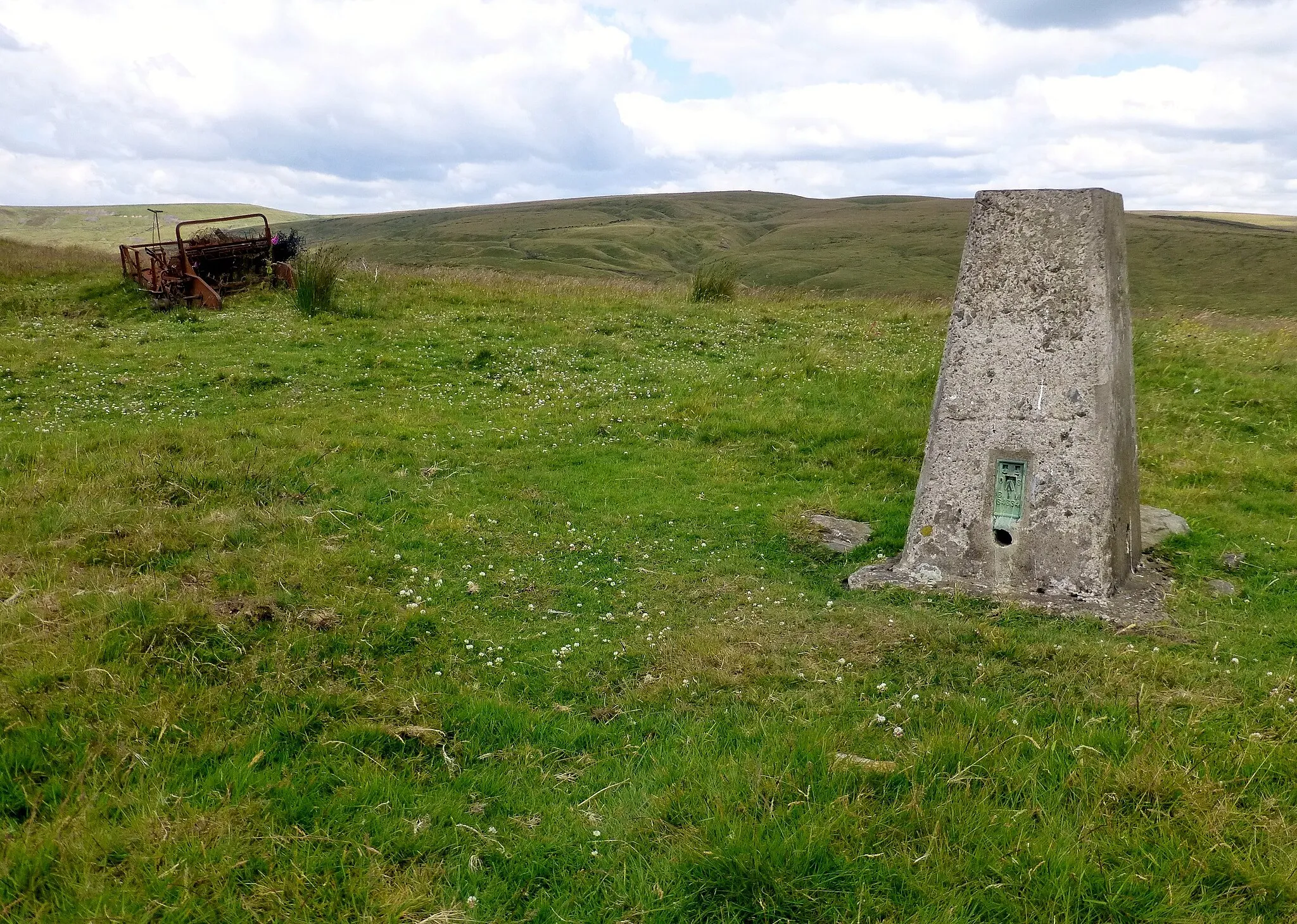 Photo showing: Water Grove Trig Point