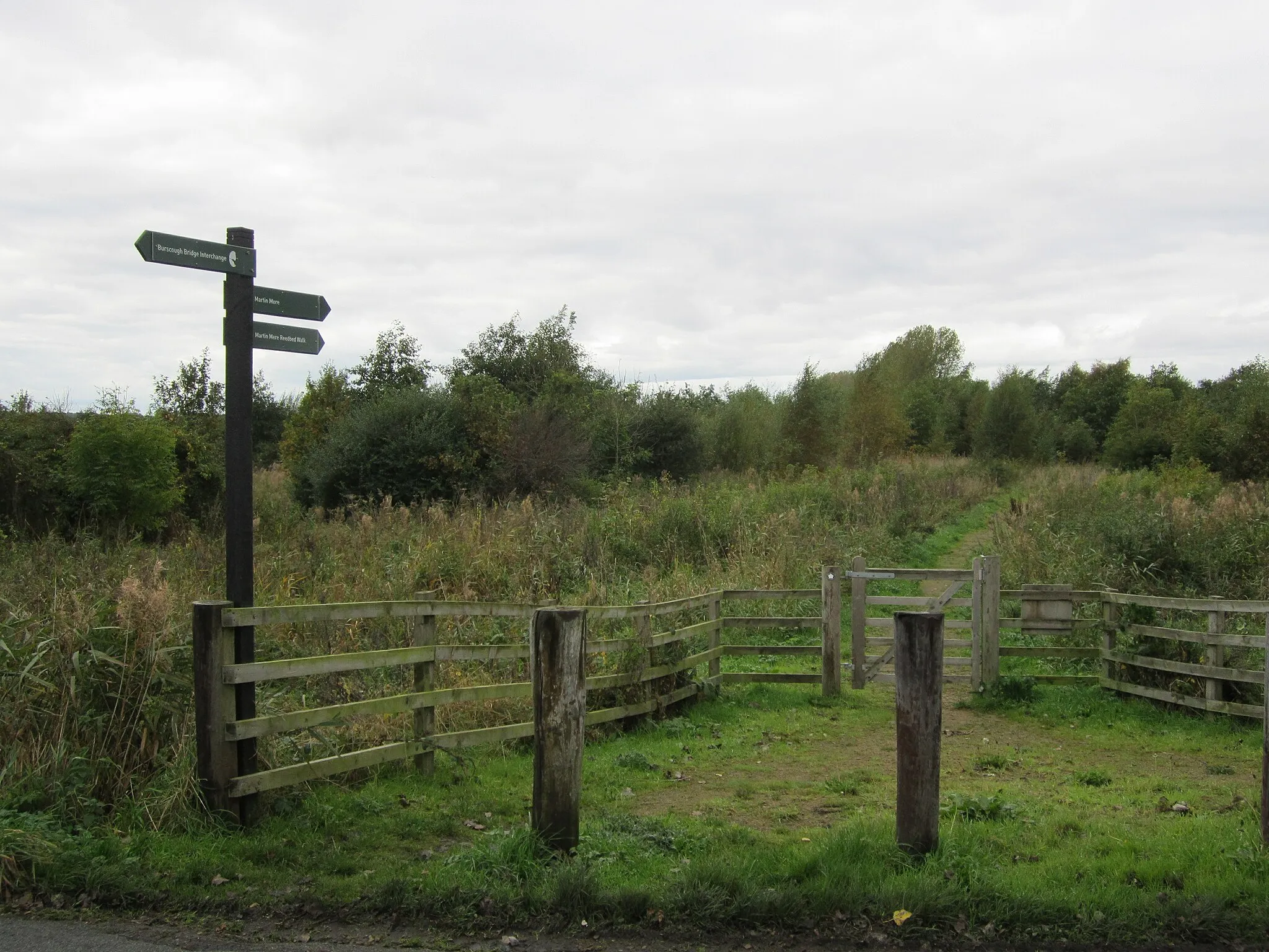 Photo showing: Burscough Bridge to Martin Mere footpath crosses Marsh Moss Lane at Tarlscough, Lancashire, England.