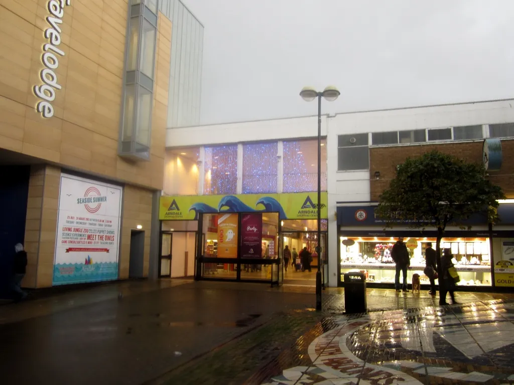 Photo showing: Entrance to Arndale Shopping Centre, Morecambe