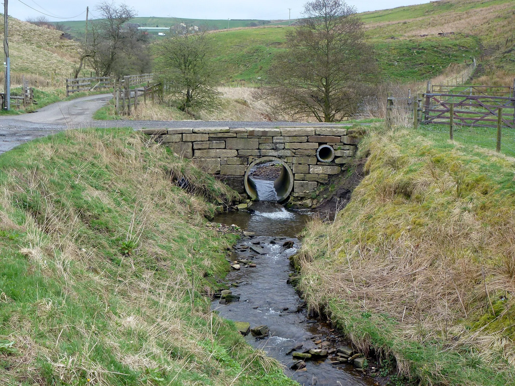 Photo showing: Solid stone bridge in Shepherd Clough