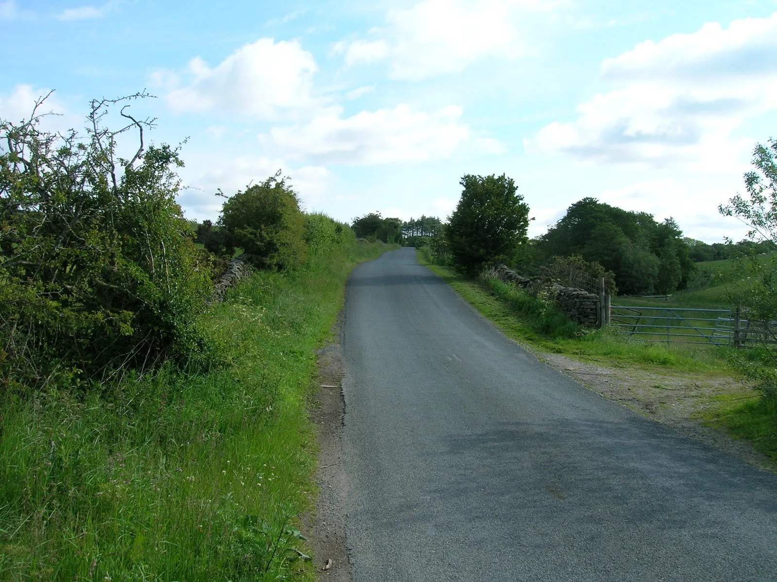 Photo showing: Aughton Road towards Gressingham