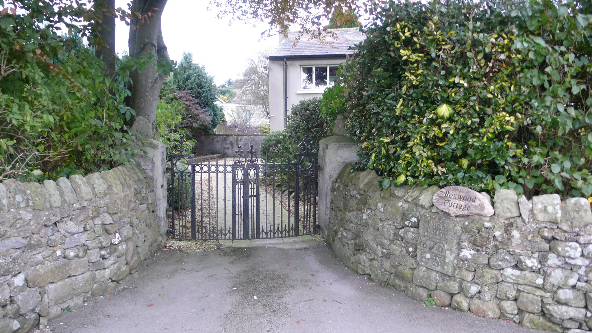 Photo showing: Boxwood Cottage