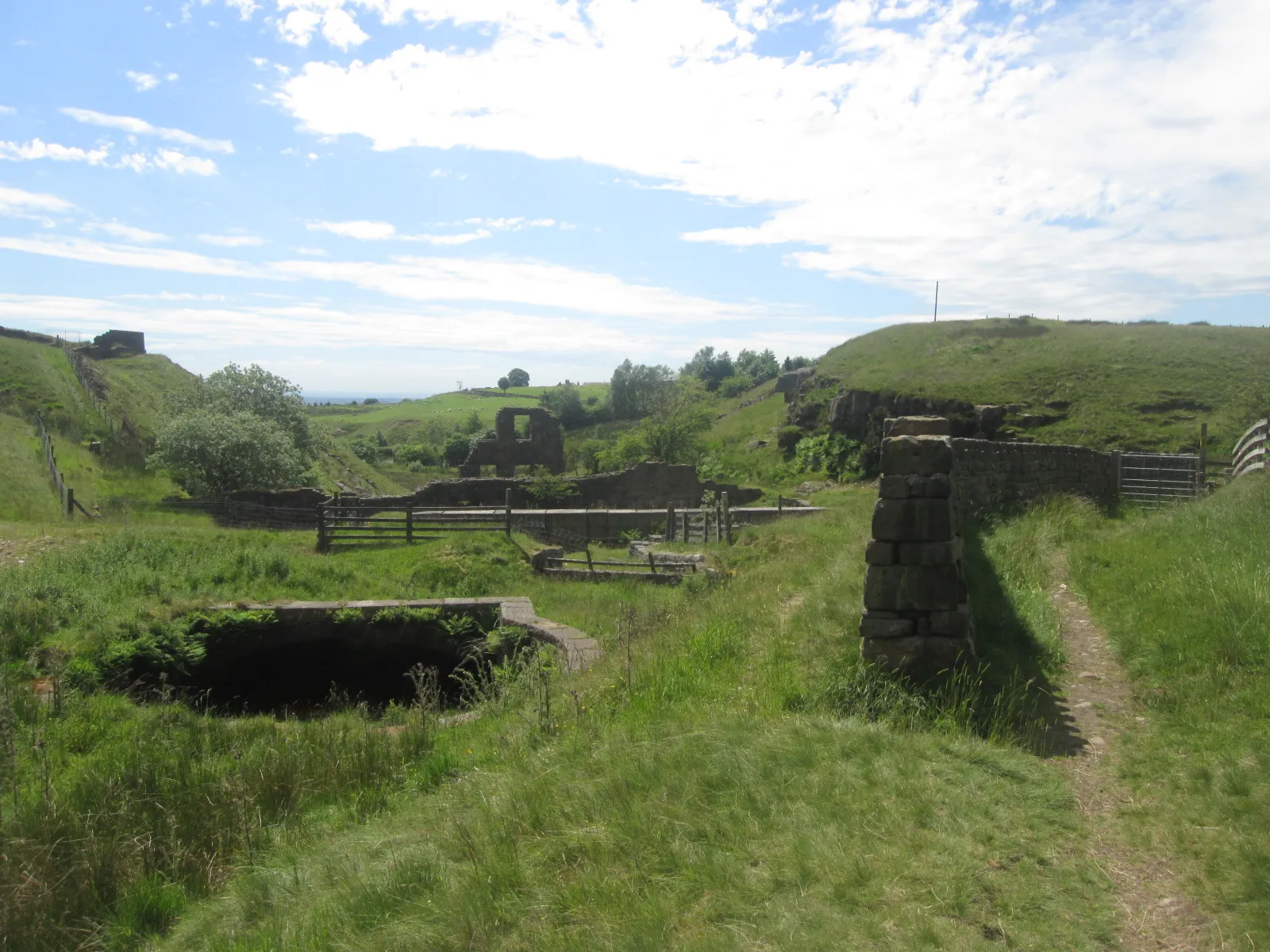 Photo showing: Ruins at Cheesden Lumb Mill