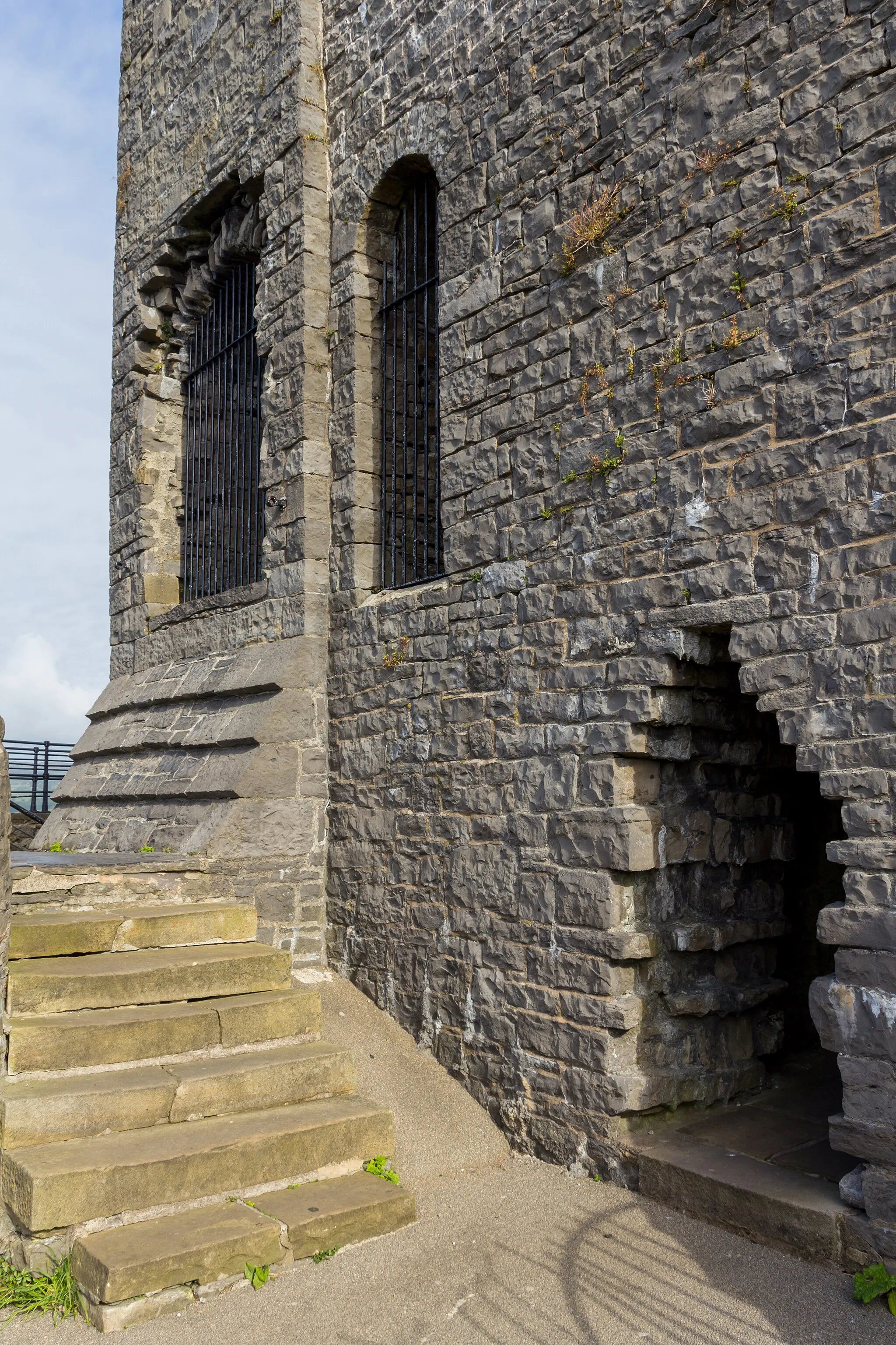 Photo showing: Entrance to Clitheroe Castle. Wikimedia editathon at Clitheroe Castle Museum.