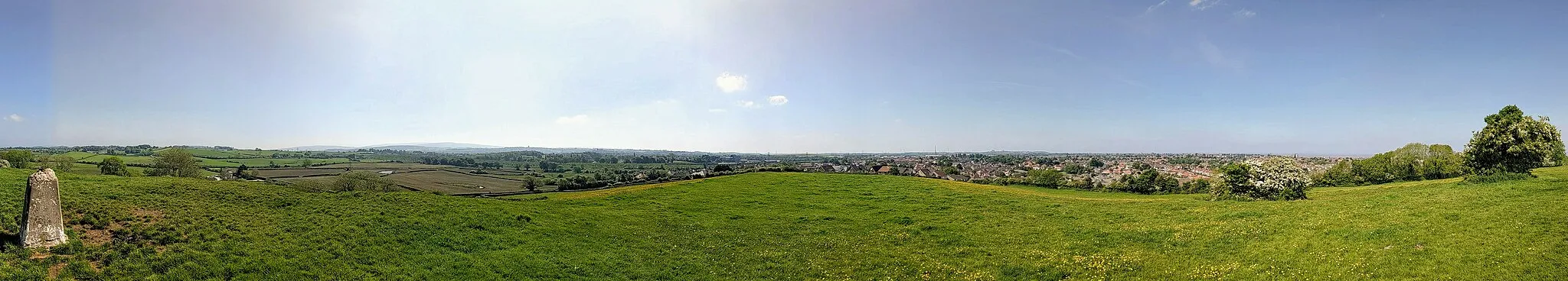 Photo showing: Panorama from the top of Torrisholme Barrow, Morecambe, Lancashire