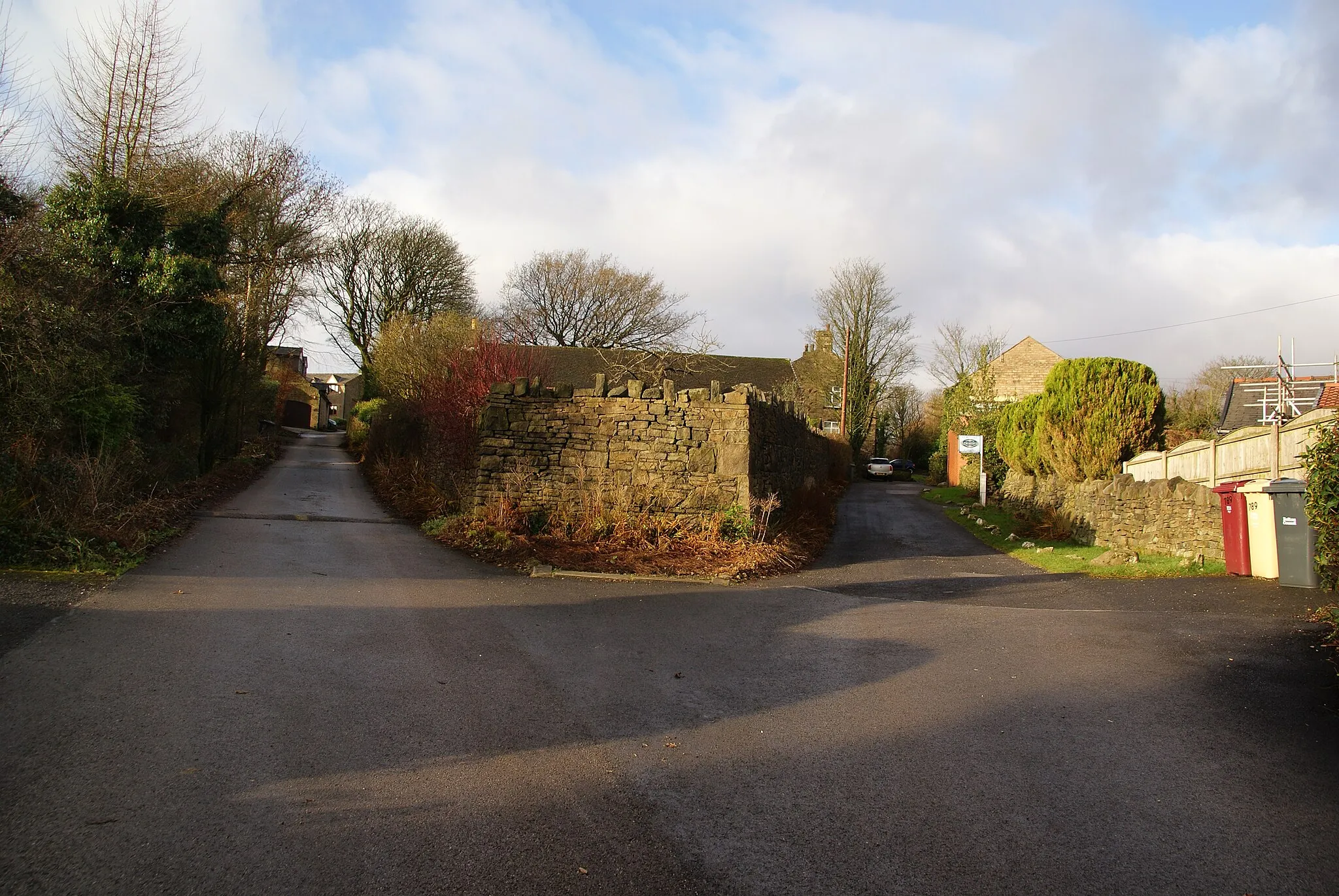 Photo showing: Diverging lanes at Horrocks Fold