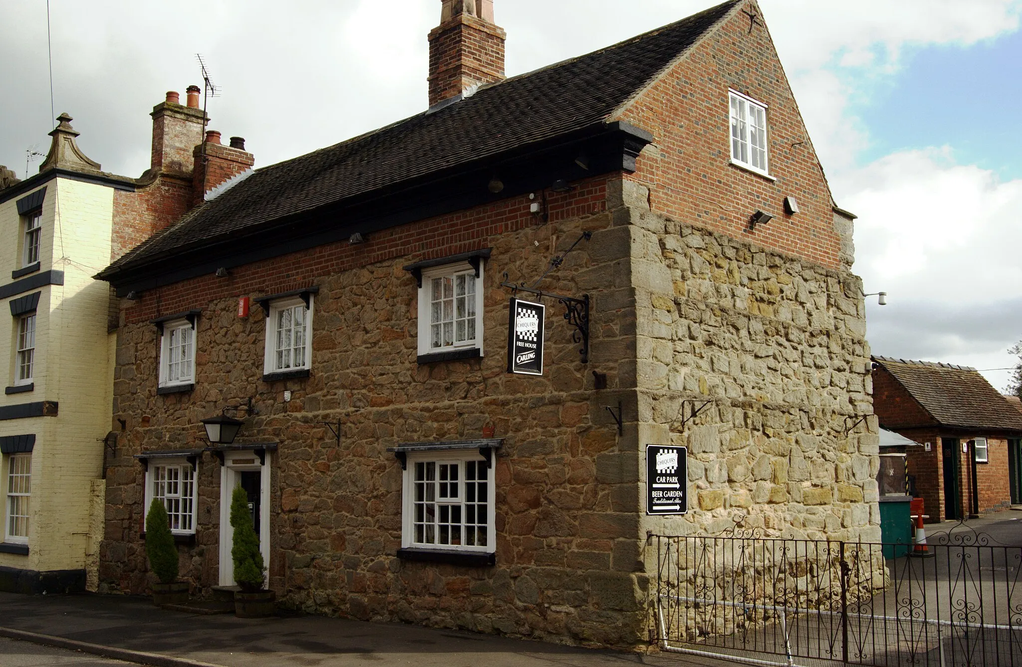 Photo showing: The Chequers Inn, Ticknall, Derbyshire