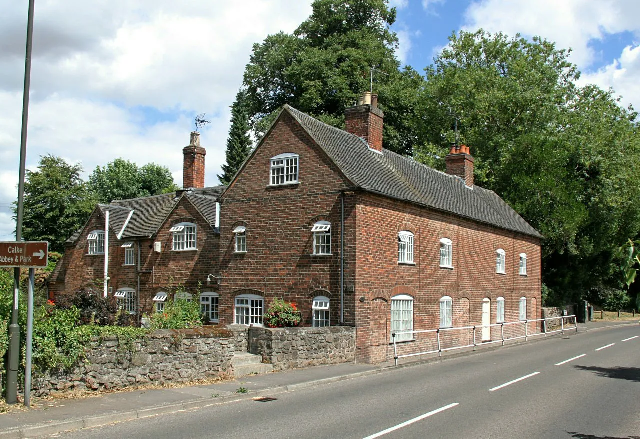 Photo showing: Photograph of 85 and 87 Main Street, Ticknall, Derbyshire, England