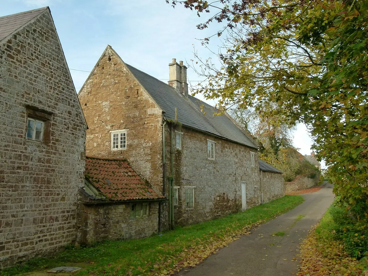 Photo showing: Stable building with cottage, Eastwell Hall