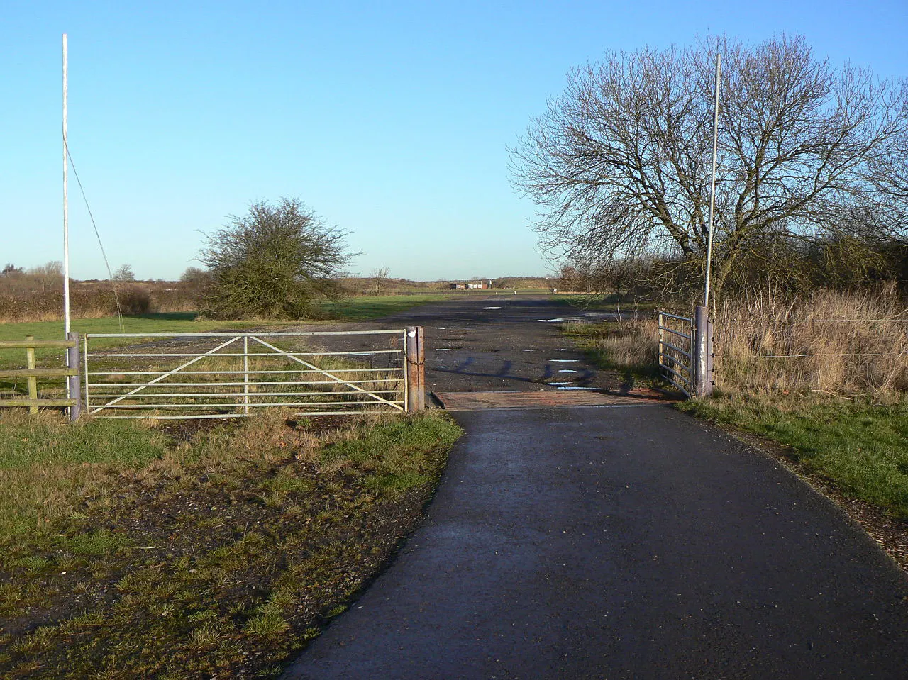 Photo showing: Airfield access