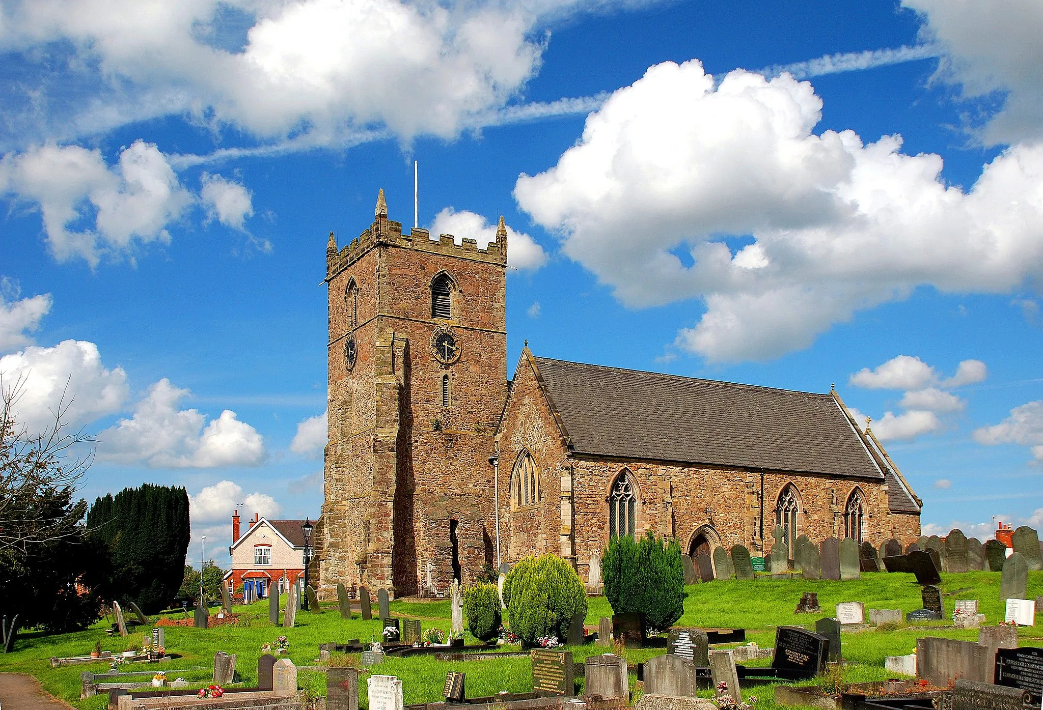 Photo showing: Parish church of SS Philip and James, Ratby, Leicestershire, seen from the south