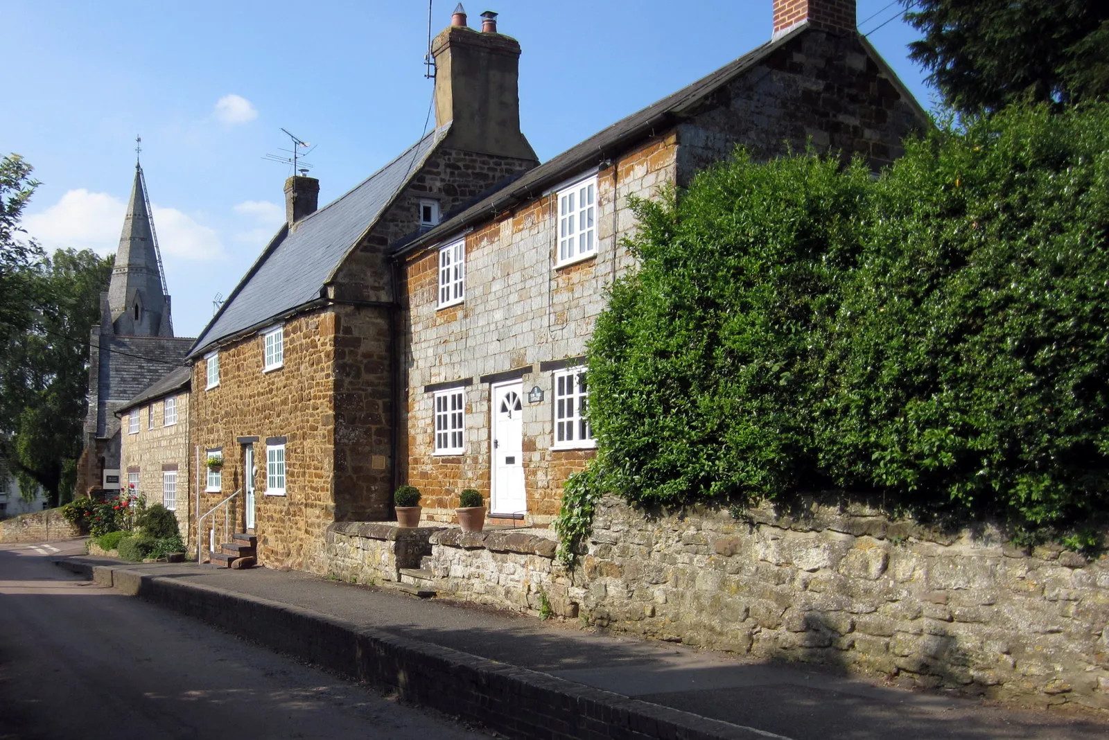 Photo showing: Cottages on Church Lane
