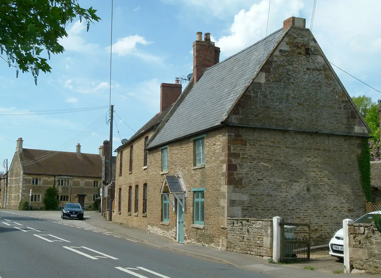 Photo showing: 19 Main Street, Glaston