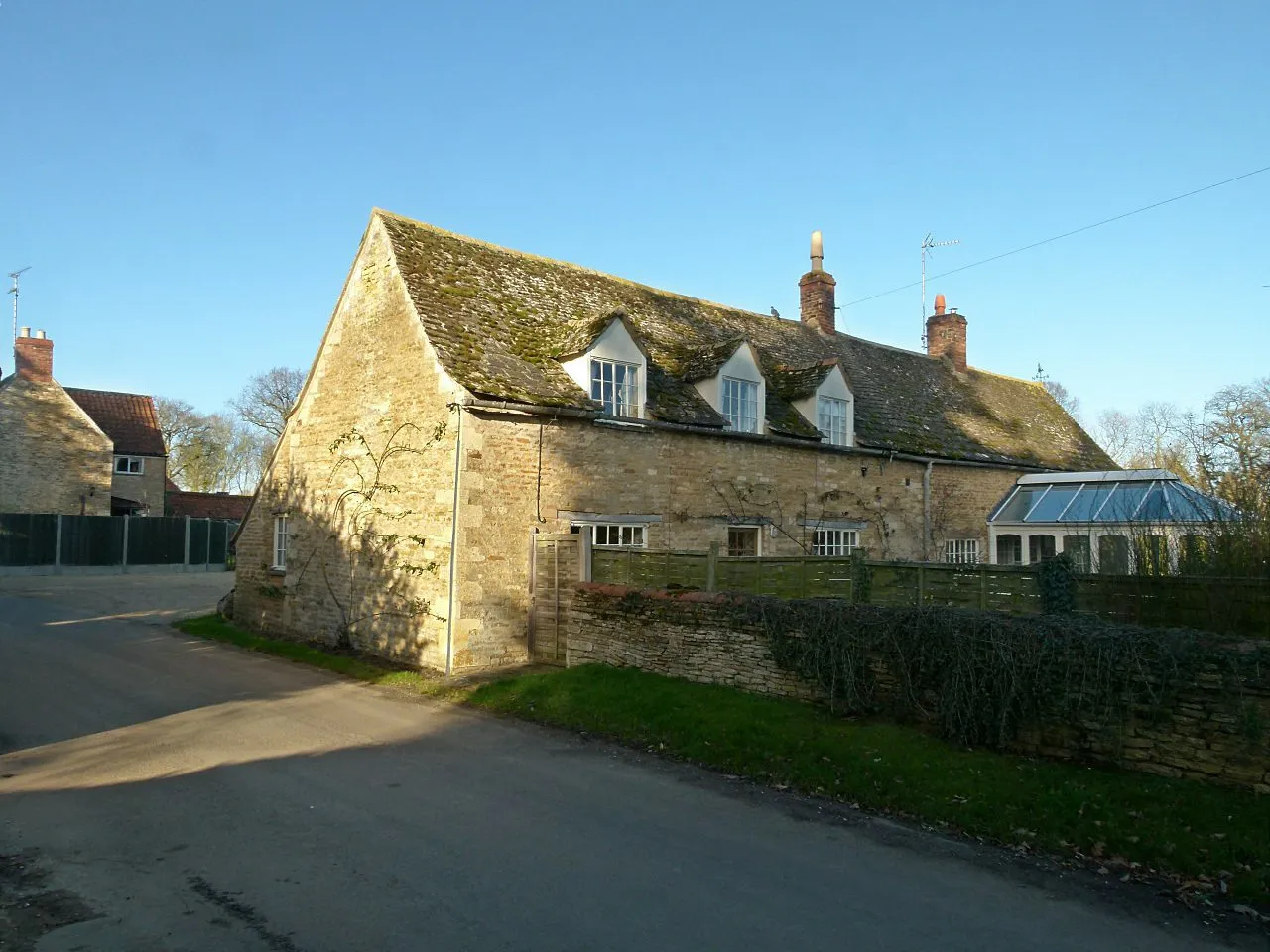 Photo showing: Periwinkle Cottage, Church Road, Lyndon