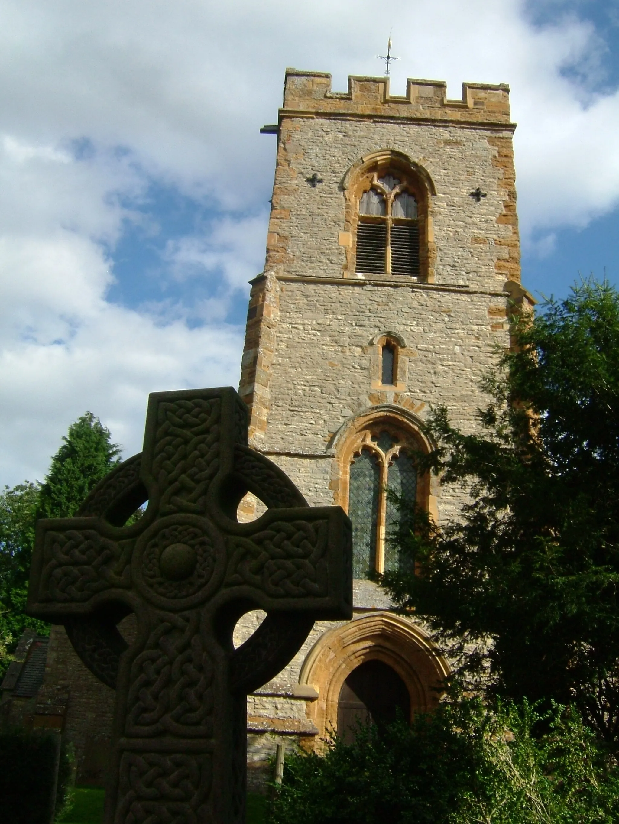 Photo showing: Parish church of SS Peter and Paul, Courteenhall, Northamptonshire, seen from the west