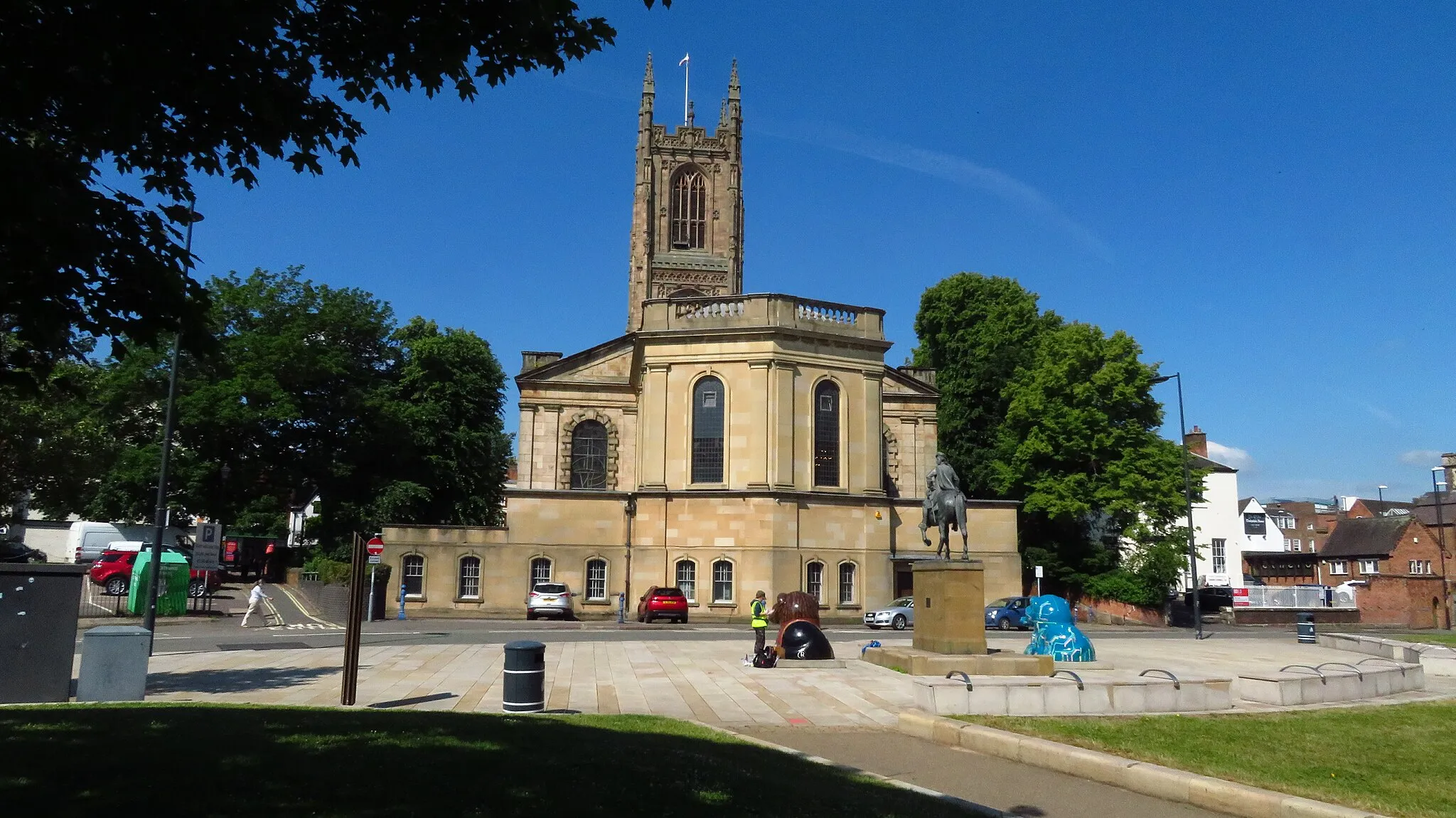 Photo showing: Derby Cathedral & Bonnie Prince Charlie Statue