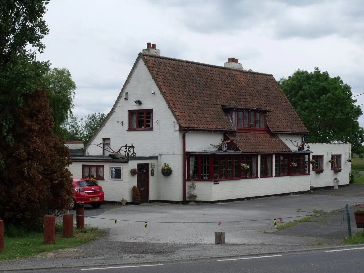 Photo showing: The Plough Inn