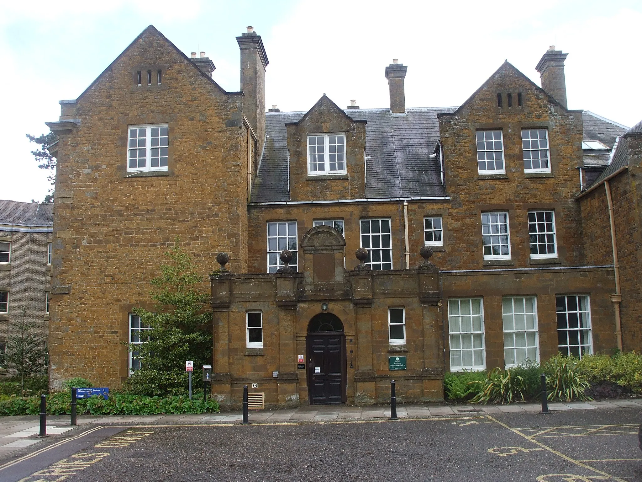 Photo showing: Banbury Registry Office, Bodicote