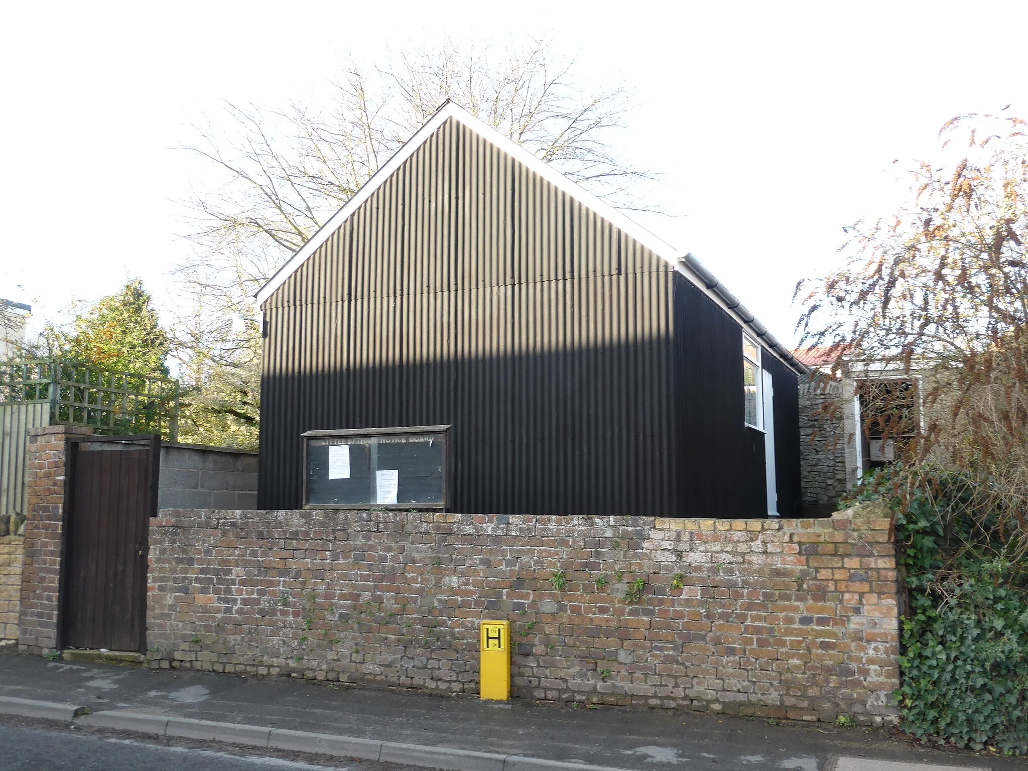 Photo showing: Former Brownies Hut