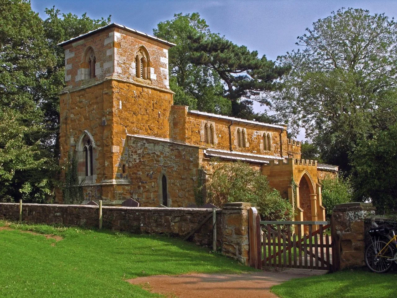 Photo showing: (All Saints)Ragdale a church mainly of ironstone.The chancel was rebuilt c.1767 by Earl Ferrers,along with the south porch.The church stands in a delightful position just above the village.