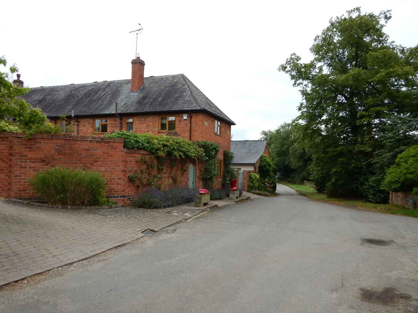 Photo showing: Shangton - Main Street