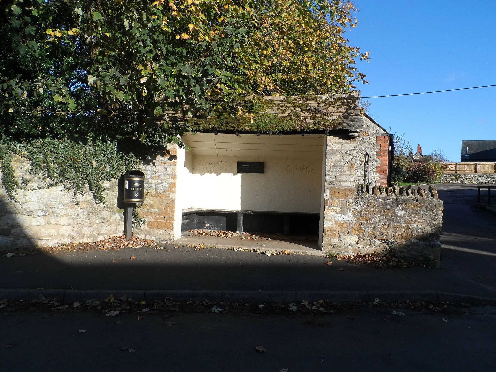 Photo showing: Bus shelter, Greatworth