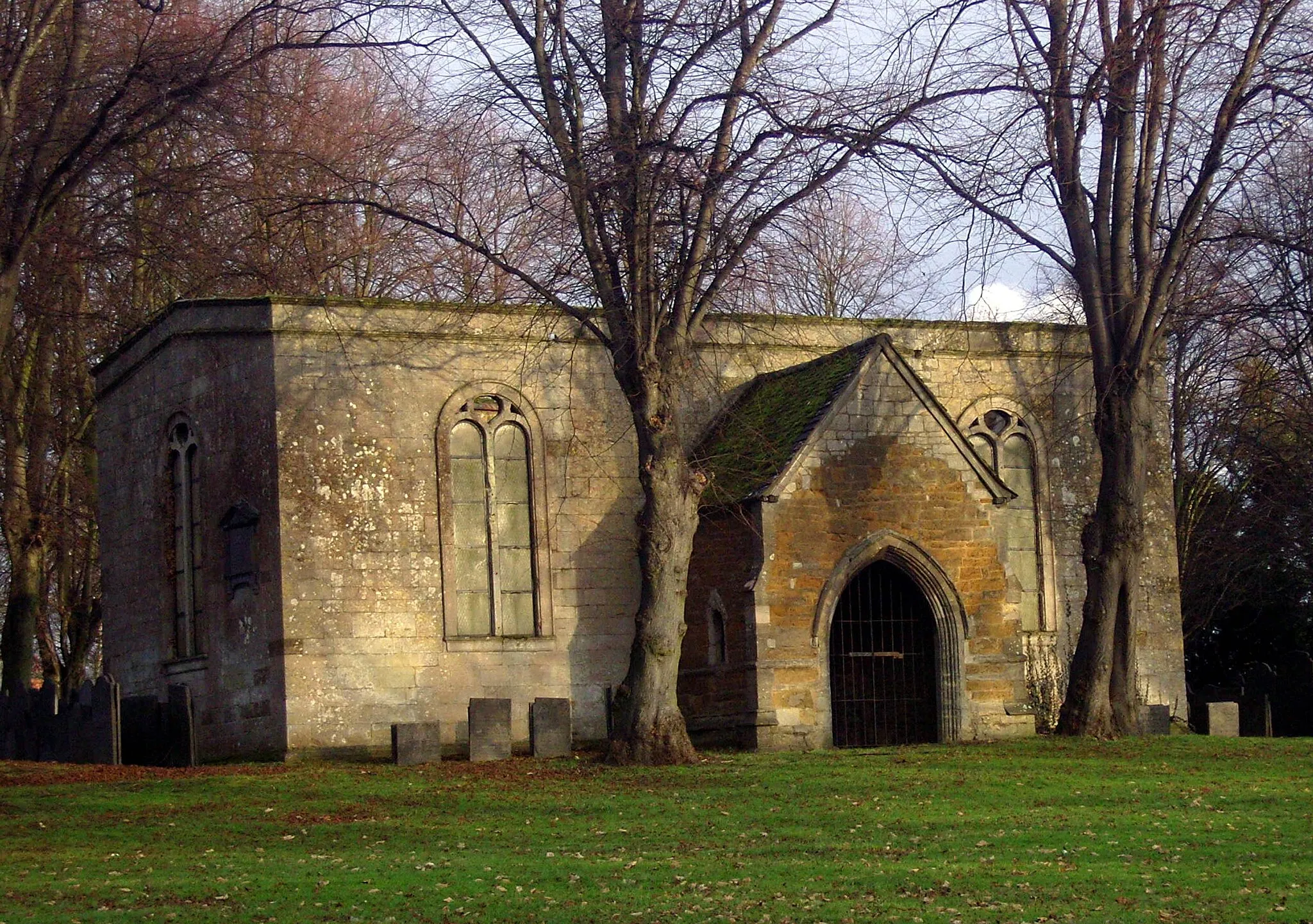 Photo showing: Abandoned and derelict chapel, Market Harborough, Leicestershire