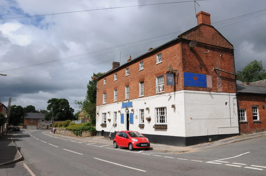 Photo showing: The Crown, West Haddon