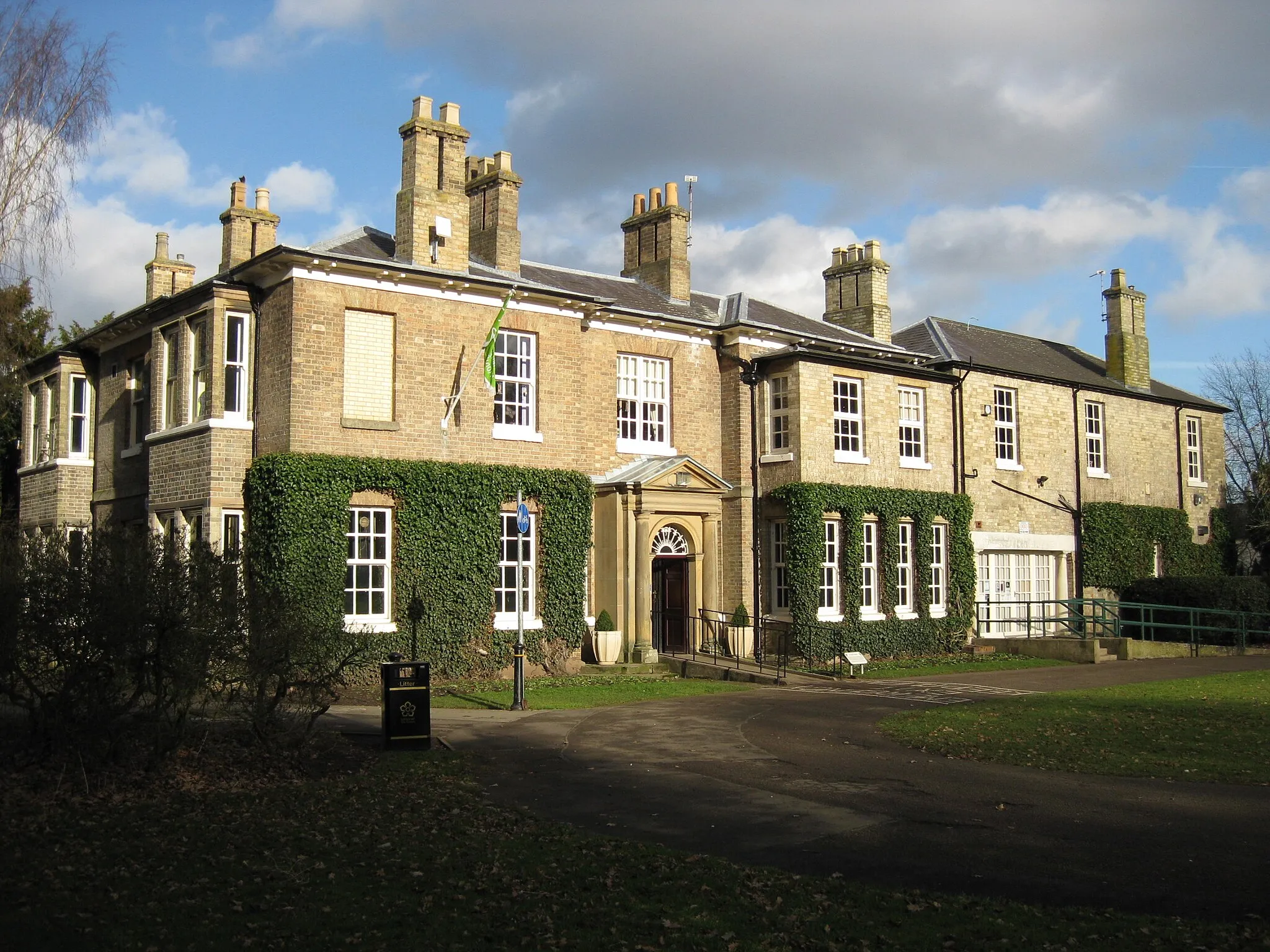 Photo showing: Evington House, Evington Park, Leicester LE5 6DE, built 1836 by Colonel John Burnaby