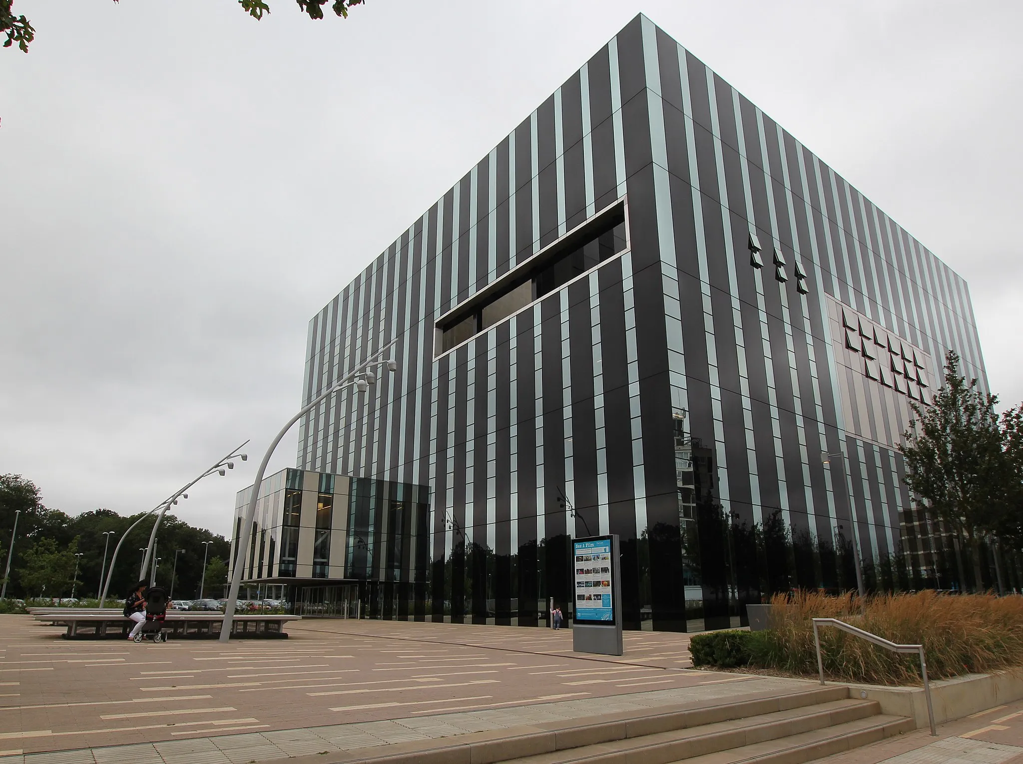 Photo showing: Cube building Corby, England has a theatre, Council Chamber and other facilities