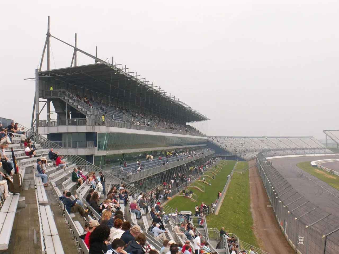 Photo showing: The Rockingham Building at Rockingham Motor Speedway in Northamptonshire