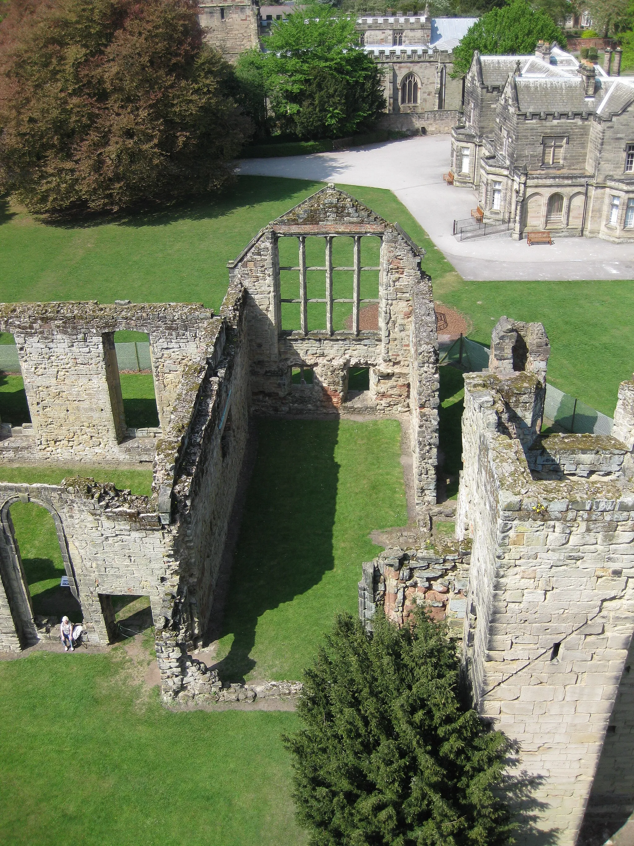 Photo showing: the main hall at Ashby de la Zouch castle as seen from the main tower