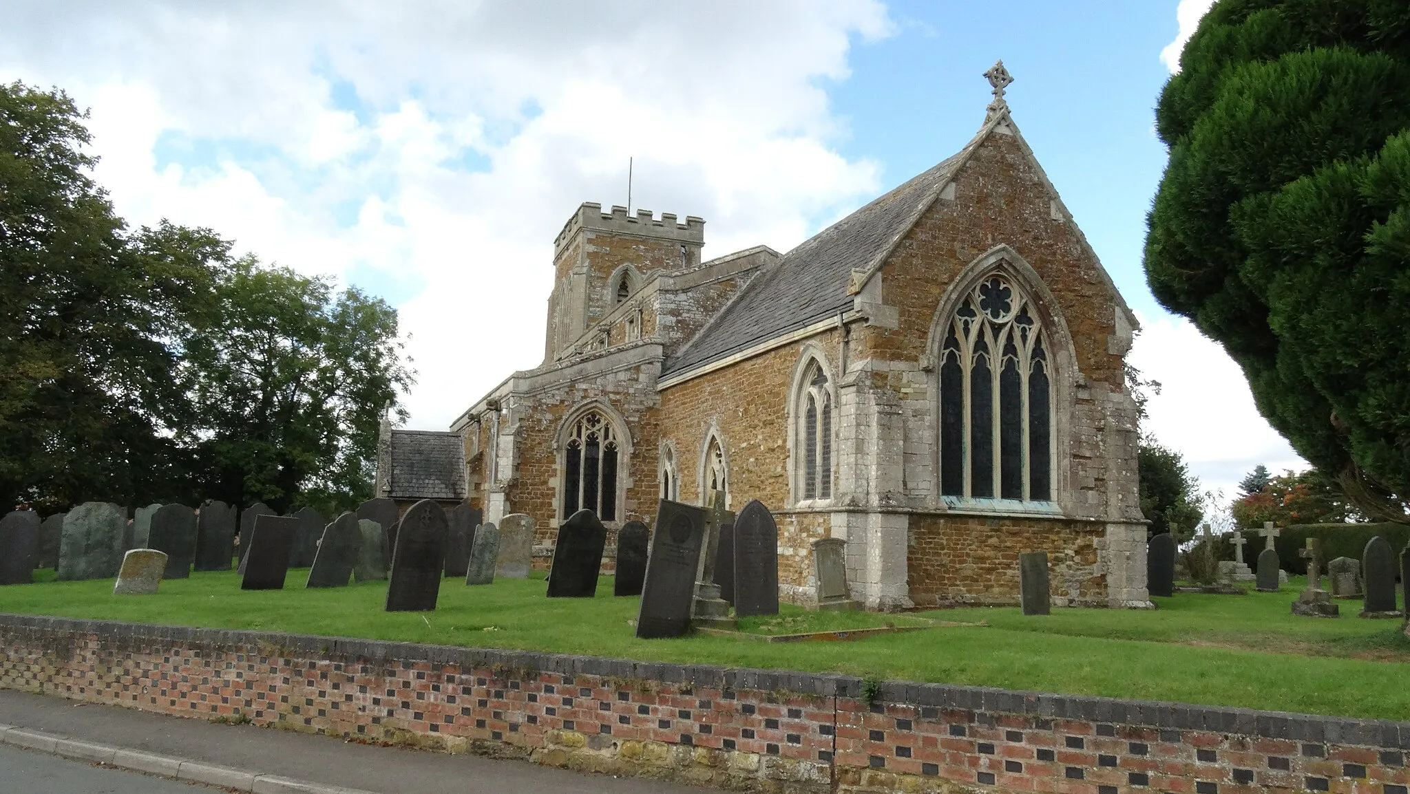 Photo showing: Illston on the Hill, Leics - Church of St Michael & All Angels