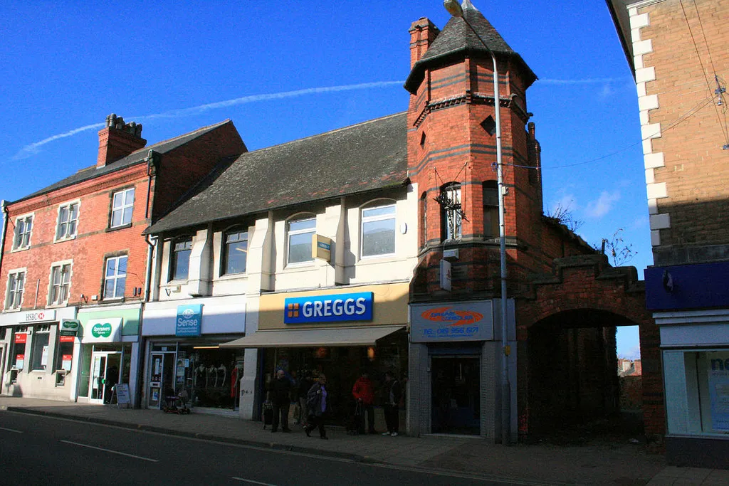 Photo showing: Hucknall Coffee Tavern and Institute On High Street.  Commissioned as an alternative to the town centre public houses, it is the work of Nottingham based architect Watson Fothergill.
The ground floor is much altered for retail use and rendering has been applied covering what undoubtedly would have been bare and banded brickwork.  Probably as a result of these unsympathetic alterations this is the first Fothergill building I have photographed that is not listed.