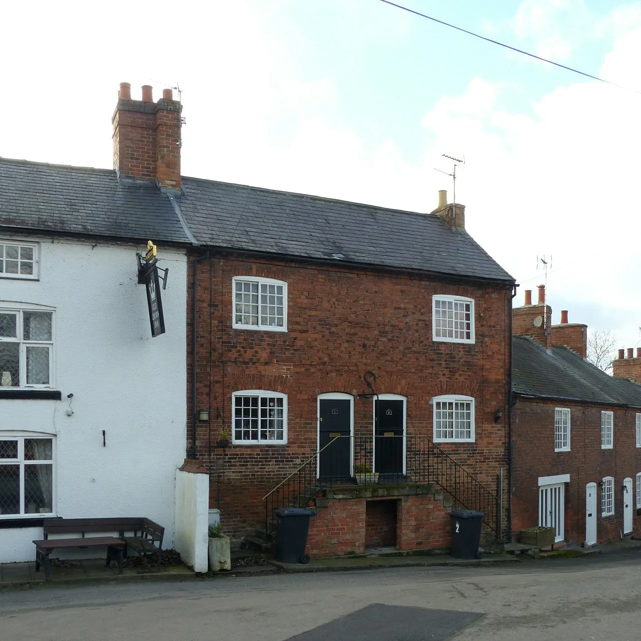 Photo showing: 1 & 2 Cavendish Cottages, Cavendish Bridge