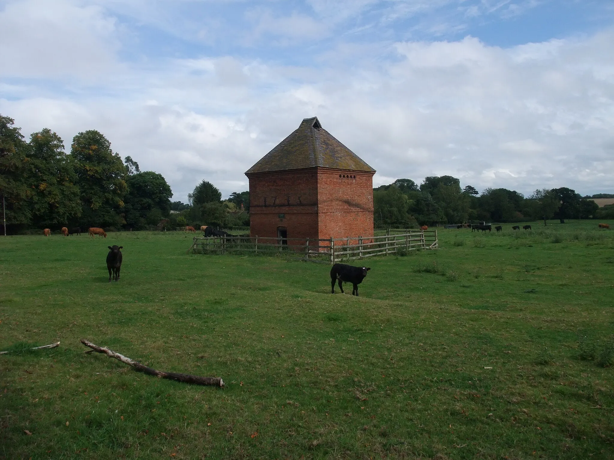Photo showing: The Dovecote, Aston Flamville