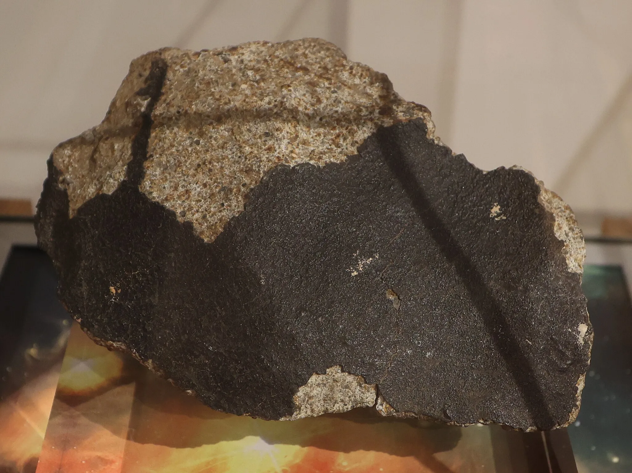 Photo showing: Photo of a fragment of the Barwell meteorite