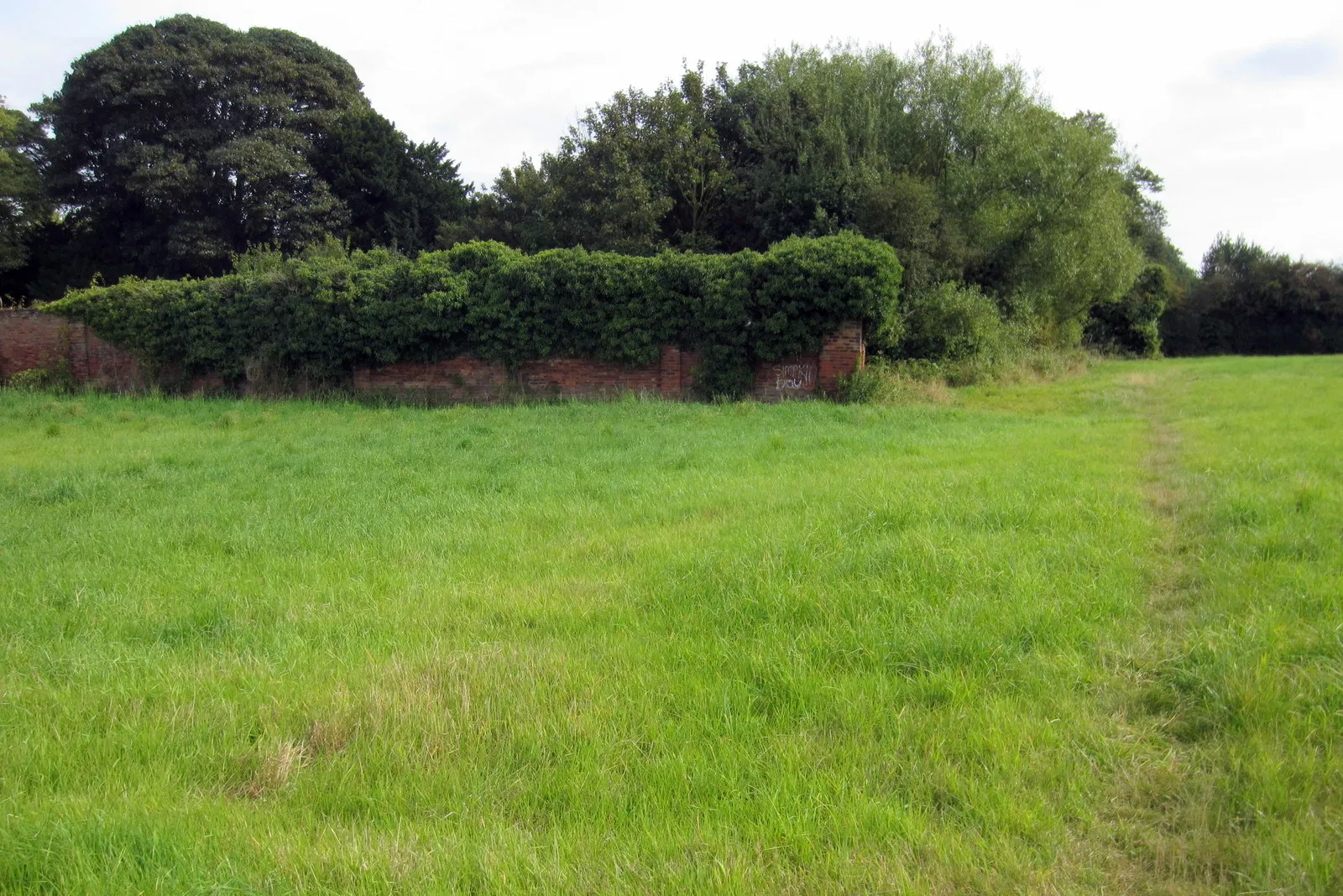 Photo showing: Footpath passes by Grange Farm