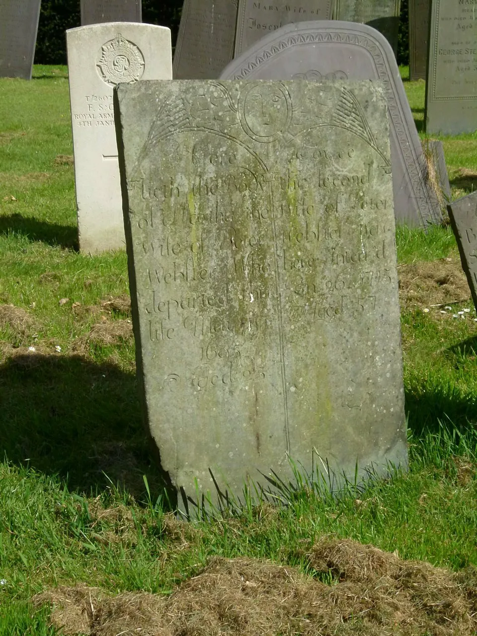 Photo showing: Belvoir Angel headstone, Ratcliffe on the Wreake churchyard