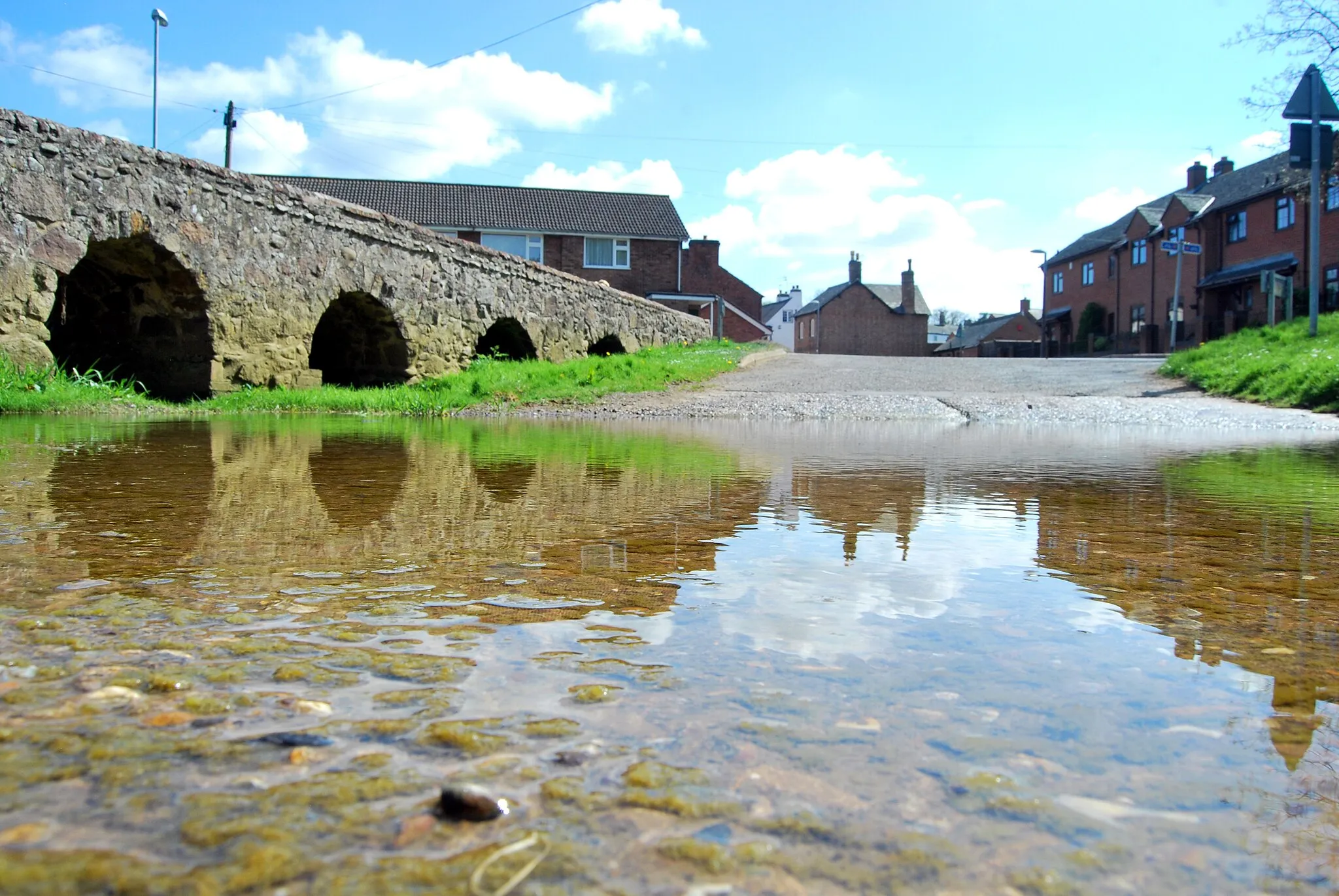 Photo showing: Ford and packhorse bridge at Rearsby, Leicestershire