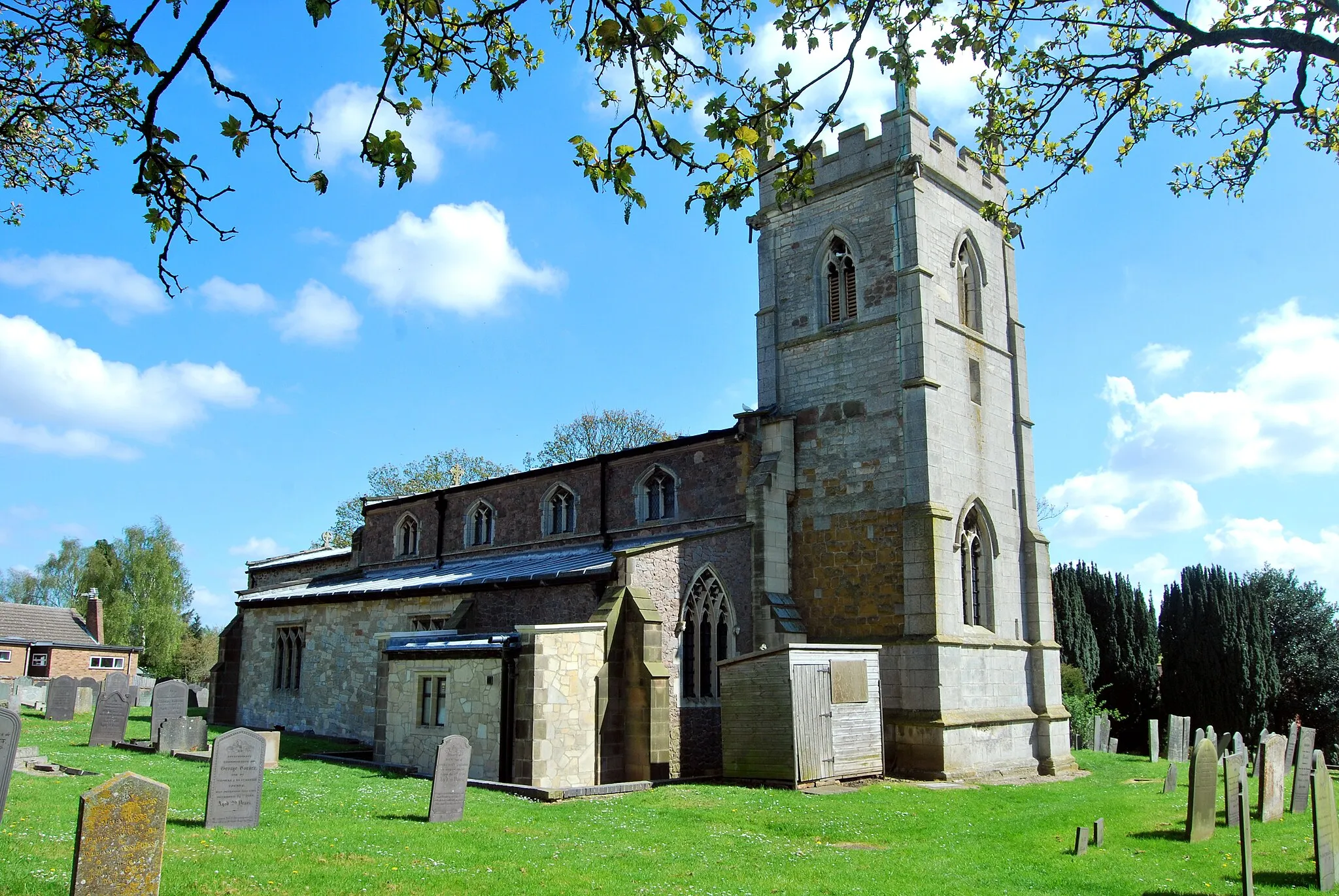 Photo showing: Church of England parish church of St Michael and All Angels, Rearsby, Leicestershire, viewed from the northwest