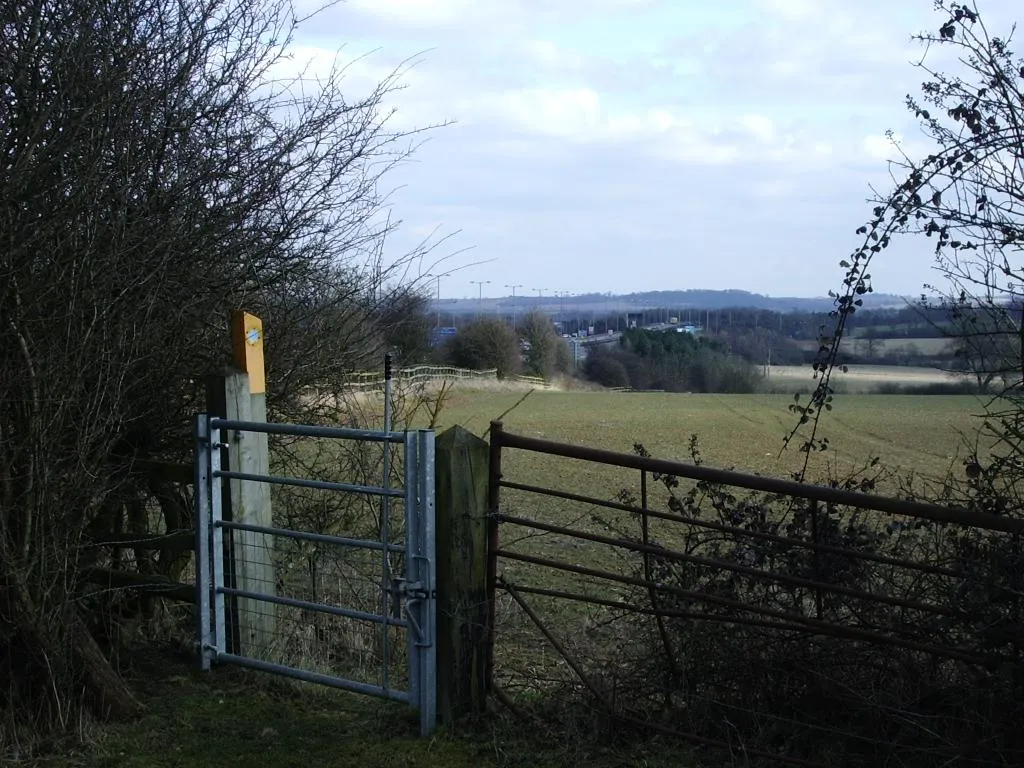 Photo showing: Bridleway alongside M6 Gated access to bridleway running east towards Shawell Lane.  Section of M6 between Junction 1 and Catthorpe Interchange can be seen ahead.