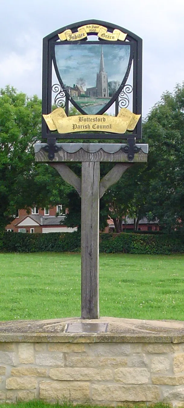 Photo showing: Signpost in Bottesford