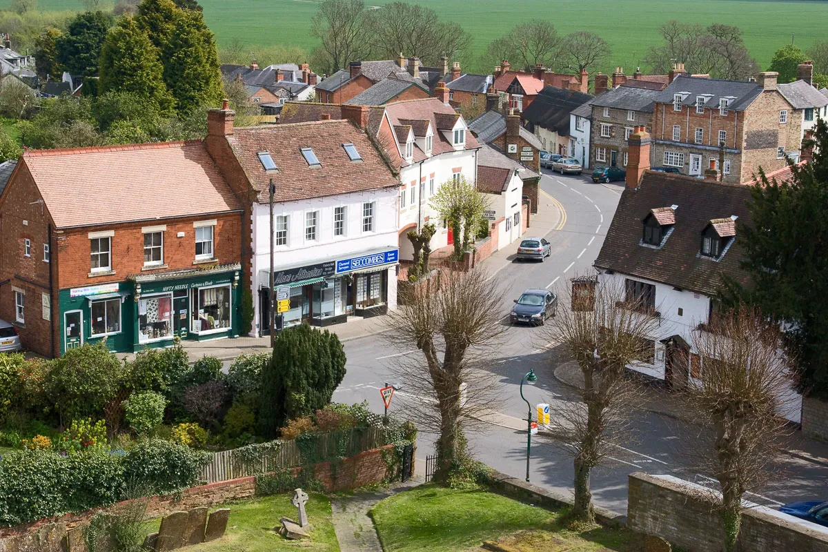 Photo showing: View of Kineton village centre, from the tower of St. Peter's Church. Roads seen are Southam St. (left), Banbury St. (ahead) and Warwick Rd. (right).