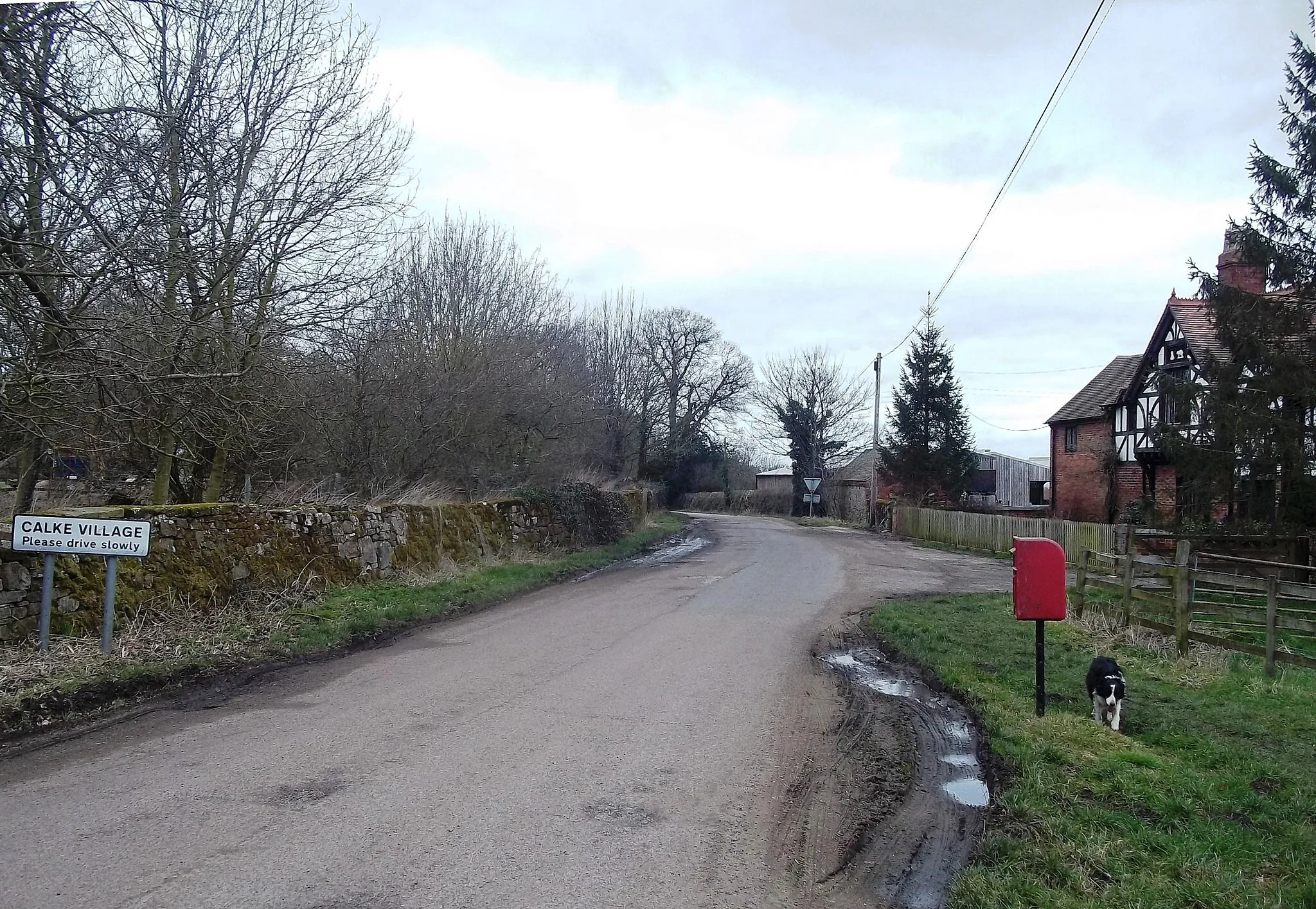 Photo showing: Entrance to Calke Village