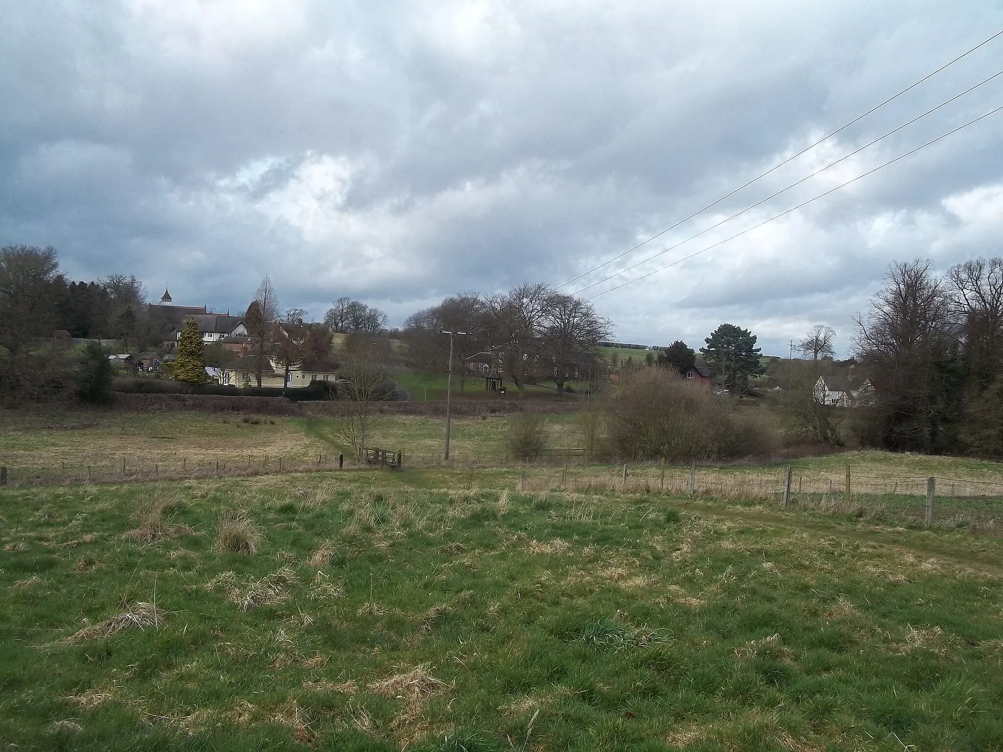 Photo showing: Overlooking Bretby Village