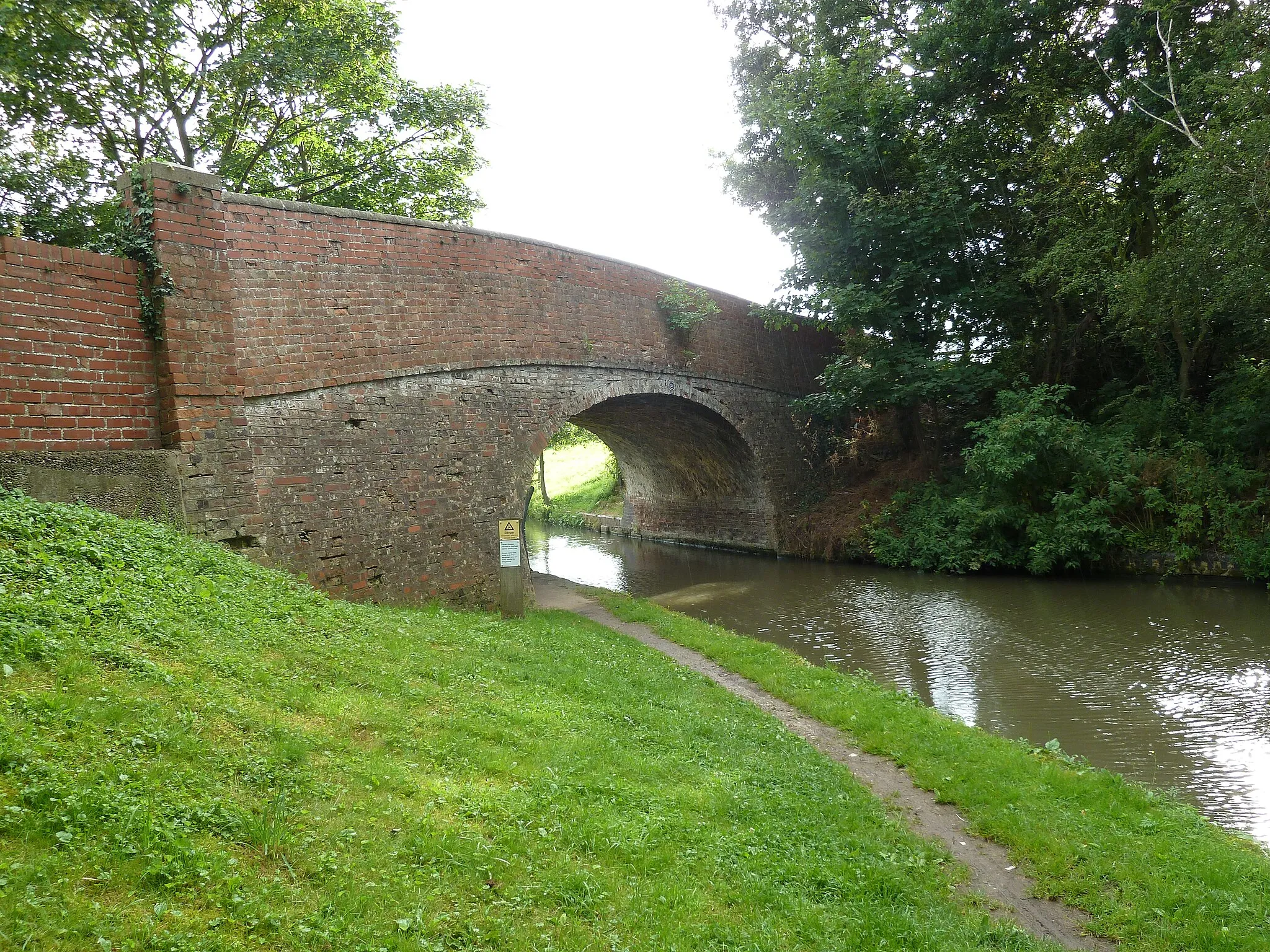 Photo showing: Bridge 23, Grand Junction Canal - Dodford Bridge