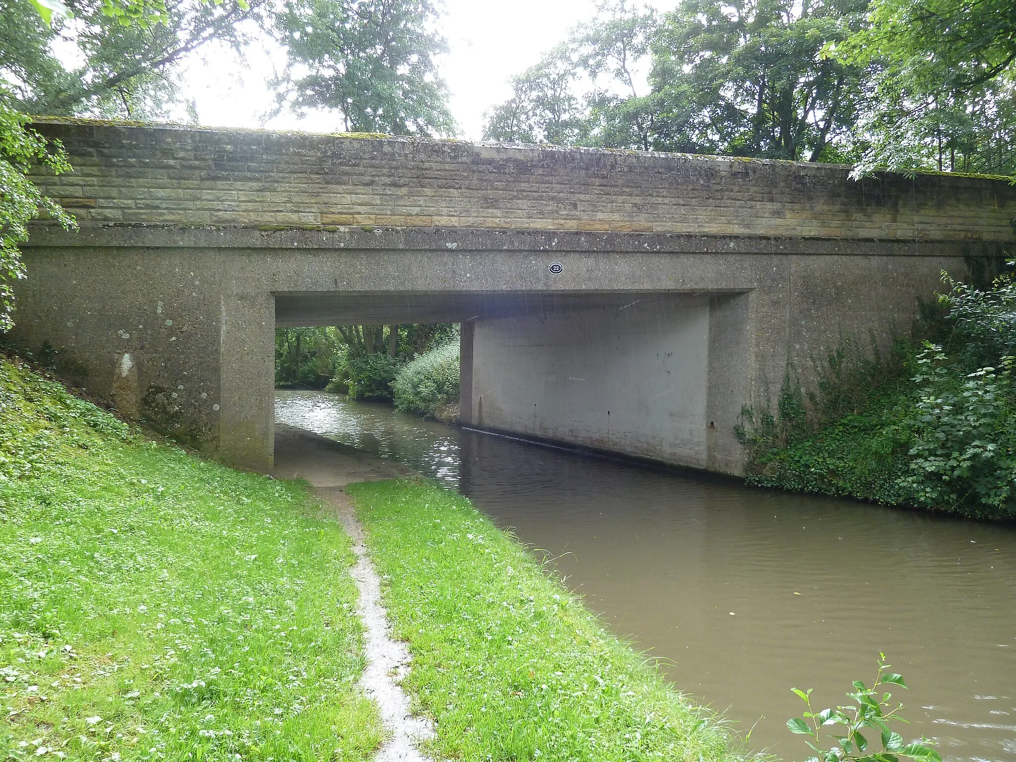 Photo showing: Bridge 22, Grand Junction Canal - A5